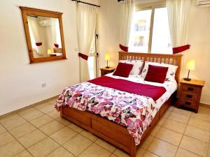 First floor apartment overlooking pool