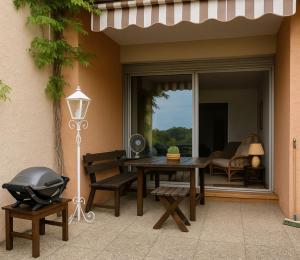 Apartment for 6 with garden near beach