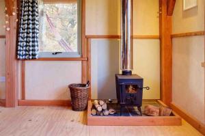 Daisy-a romantic logcabin hiding amongst the trees