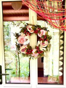 Daisy-a romantic logcabin hiding amongst the trees