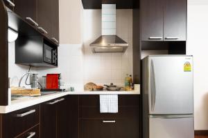 King-Suite with Balcony and a full Kitchen near ThonglorBTS