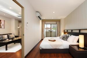 King-Suite with Balcony and a full Kitchen near ThonglorBTS