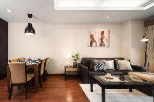 King-Suite with Balcony and a full Kitchen near ThonglorBTS