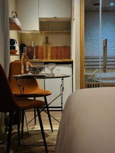Appartements Le Jacaranda - Suite africaine - Sauna & Netflix : photos des chambres