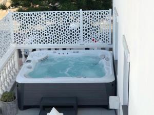 Villa Marejadilla - Play San Juan - Sleeps 5 - Hot Tub - Sea Views