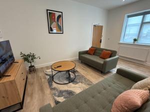 Luxury 3 bedroom 2 bathroomground floor centrally located - 2 Queen Street - Ashbrook Serviced Apartments