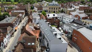 Luxury 3 bedroom 2 bathroomground floor centrally located - 2 Queen Street - Ashbrook Serviced Apartments