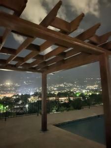 New Central 2 bed 2 bath Apartment with pool