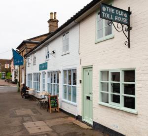 2 Bedroom Cottage in Debenham - The Old Toll House