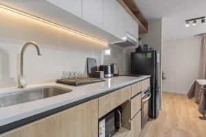 Estudio Executive con terraza, a pasos de Metro Parque Bustamante y cerca de Barrio Italia y Lastarria - Fray Camilo Henriquez