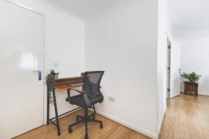 Spacious Wembley Flat Comfy Beds 2 Baths & Parking