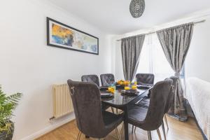 Spacious Wembley Flat Comfy Beds 2 Baths & Parking