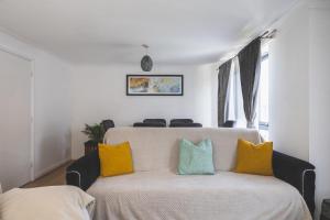 Spacious Wembley Flat Comfy Beds 2 Baths & Parking