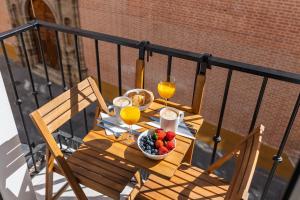 Central and Spacious Apartment with Parking on-site