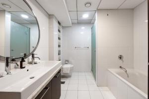 2 Bedroom Apartment BLVD Central 1 with Boulevard Views