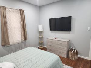 Summer Sunset Hideout 1-2 Bedrooms and 1 Bath