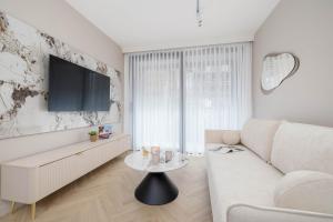 Exclusive Apartment with Parking Near Tauron Arena by Noclegi Renters