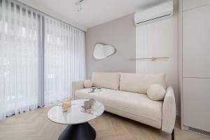 Exclusive Apartment with Parking Near Tauron Arena by Noclegi Renters
