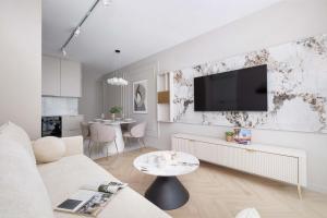 Exclusive Apartment with Parking Near Tauron Arena by Noclegi Renters