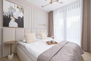 Exclusive Apartment with Parking Near Tauron Arena by Noclegi Renters