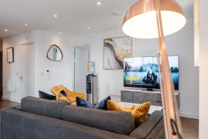 Stylish 2 BDR Apartment By Torr Property Group Short Lets & Serviced Accommodation With Free WiFi Central Manchester