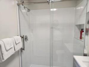 Alpenrose 100 King bed Hottub Mountains Views