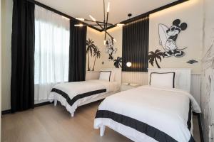 Look 8BR Pool Home Near Disney -15895