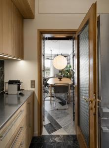 AiR YMCA Square Apartment