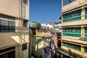 Lemoncurd Bread and Coffee