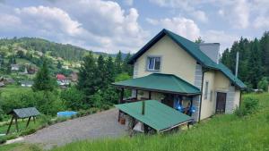 Котедж "Зорі Карпат"