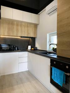 Sea View Luxury Retreat - private parking