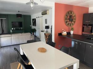 Villa de caractères,piscine, vue sur le luberon,3 chambres