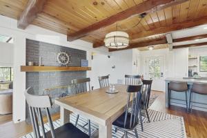 The Kingsview Lakehouse