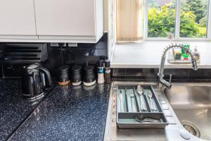 Sleeps 8 - 10 Mins To Dartford Crossing - With Parking