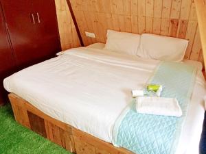 Cozy & premium wooden huts