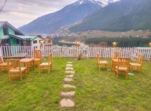 Cozy & premium wooden huts