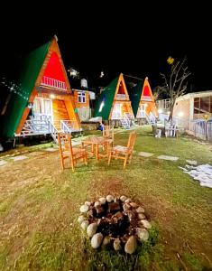 Cozy & premium wooden huts