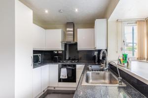 Sleeps 8 - 10 Mins To Dartford Crossing - With Parking