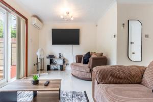 Sleeps 8 - 10 Mins To Dartford Crossing - With Parking