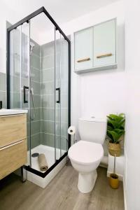 Superbe studio pied dans leau