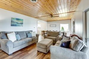 Ice Fish and Snowmobile Lakefront Home in Baldwin