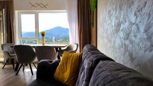 Mountain View Retreat Apartment - private parking