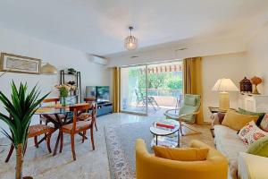 LE CARDIFF avec grand balcon, piscine et parking, un fabuleux appartement familial en basse Californie