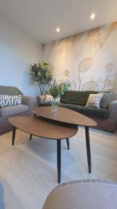 Appartements Beautiful beachfront apartment, 180d sea and cliff view : photos des chambres