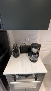 Appartements Beautiful beachfront apartment, 180d sea and cliff view : photos des chambres