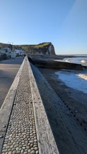 Appartements Beautiful beachfront apartment, 180d sea and cliff view : photos des chambres