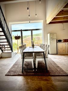 Maisons de vacances Gite dans un domaine - La cave du vigneron - Uzes - 10 personnes : photos des chambres