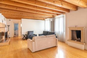 MAISON MARIA city center Public Parking Available