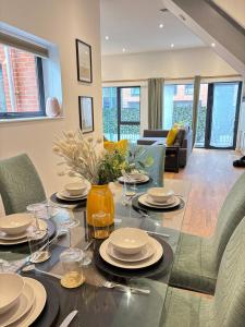 Stunning Duplex Apartment with Free Parking and WiFi