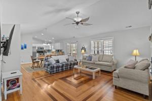 5min to Attractions Shops & Beach and Yard Games